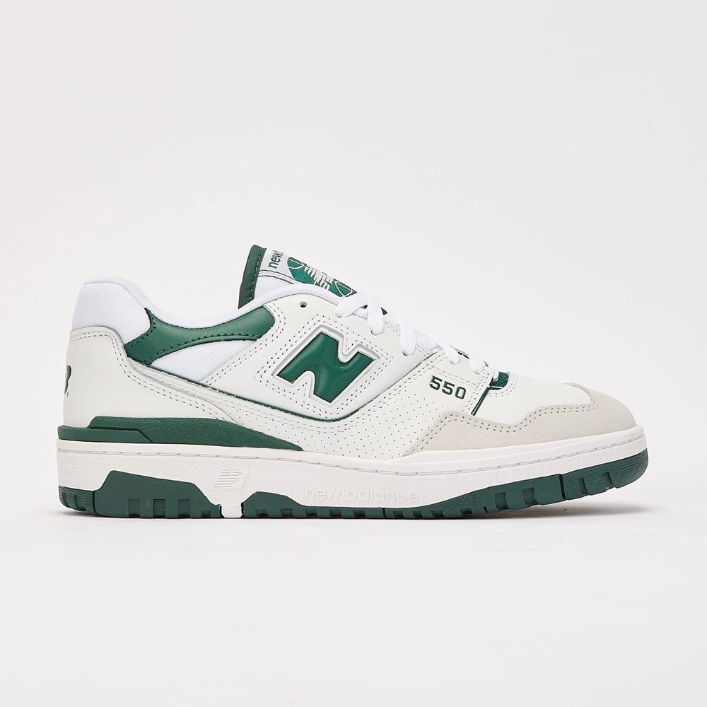NWT New Balance 550 White/Green - Size 6.5 Women’s (5 Men’s)